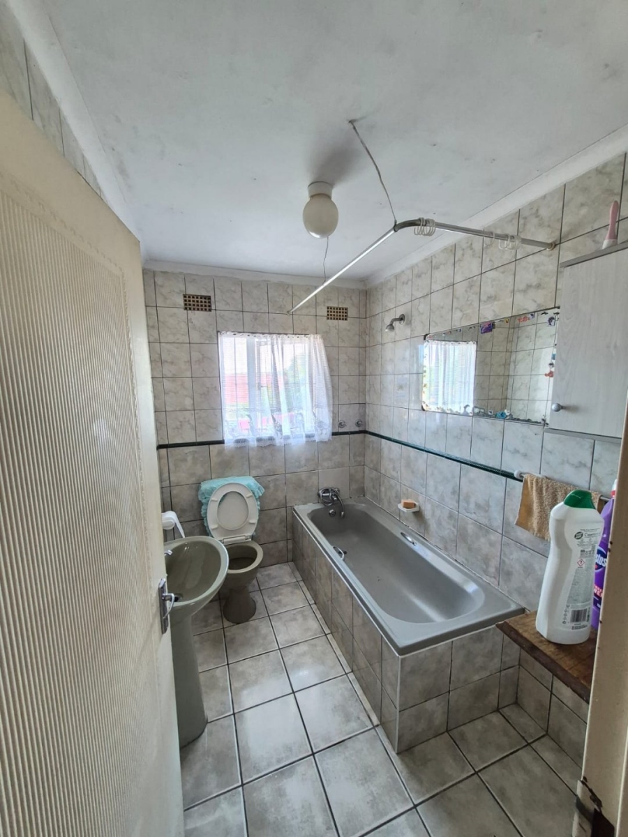 5 Bedroom Property for Sale in Haven Hills Eastern Cape